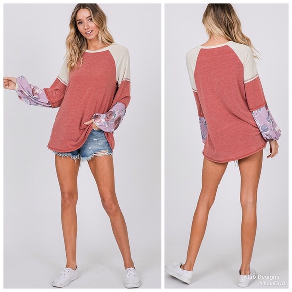 🥰LAST 1! Color Block Bubble Sleeve Tunic! 💐 - Picture 8 of 8